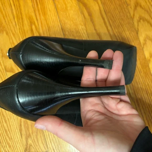 Michael Kors Women's Black Courts - Picture 5 of 6